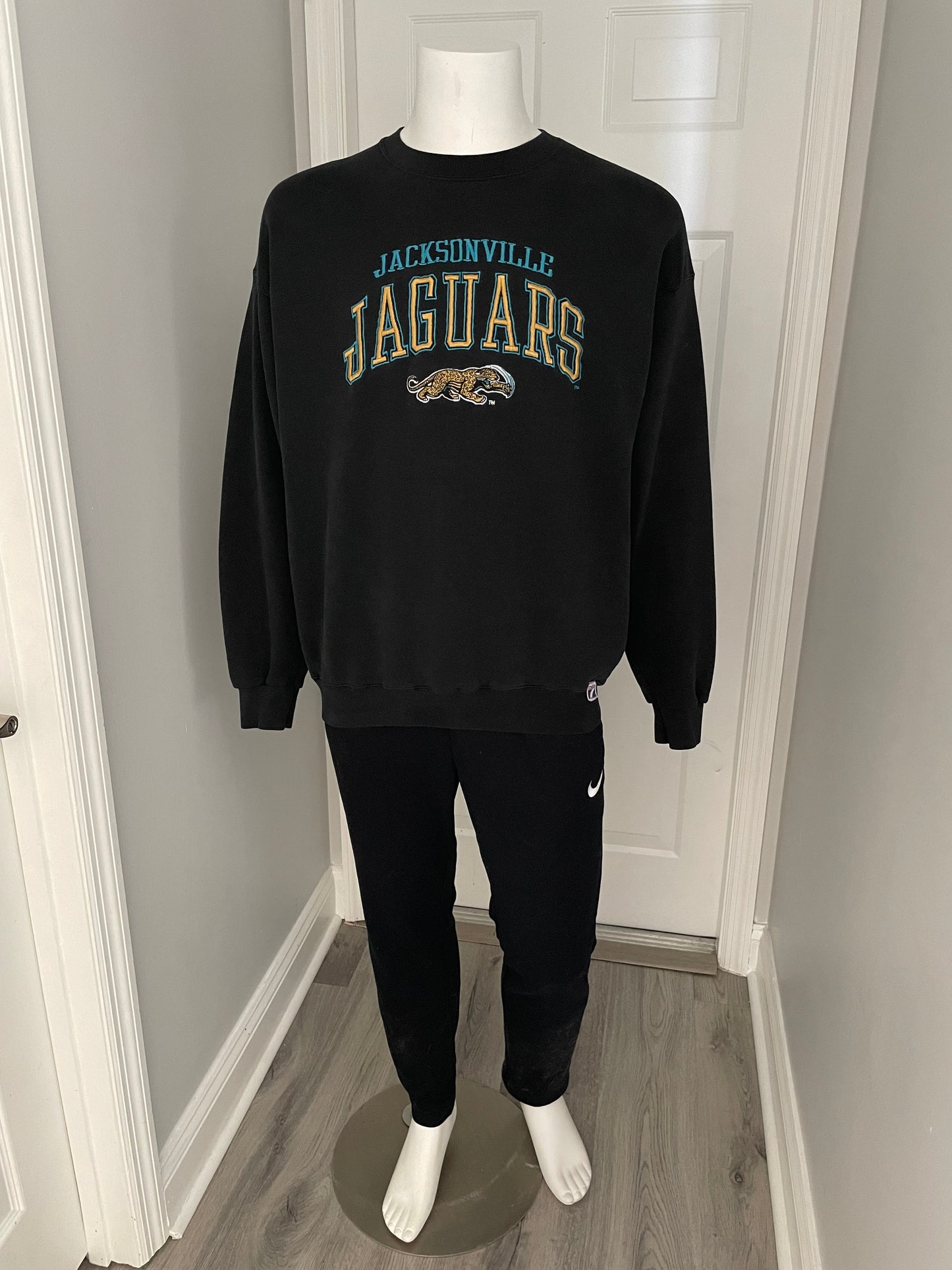Vintage Jacksonville Jaguars embroidered LOGO 7 sweatshirt size XL