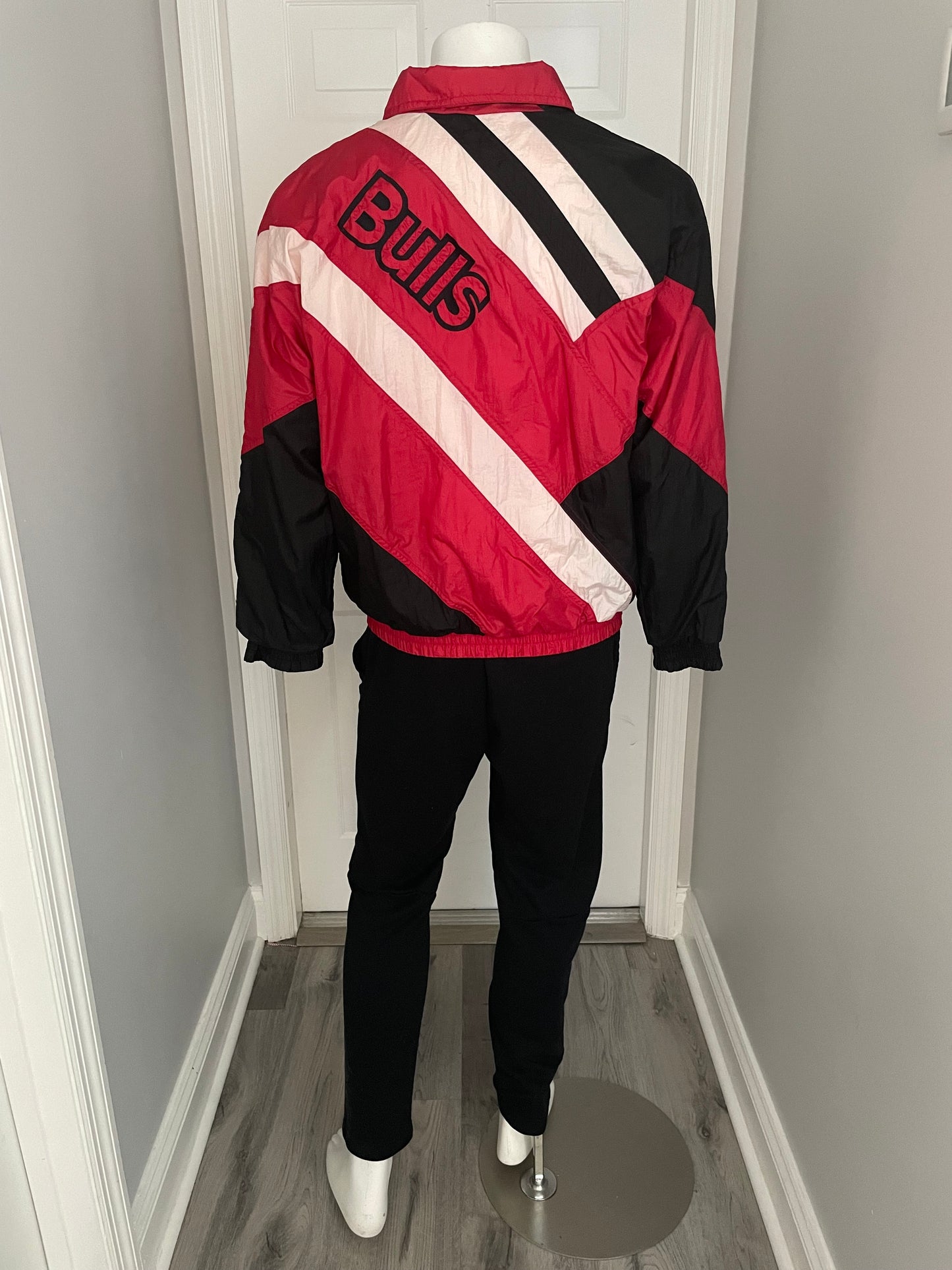 Vintage Chicago Bulls windbreaker size LARGE