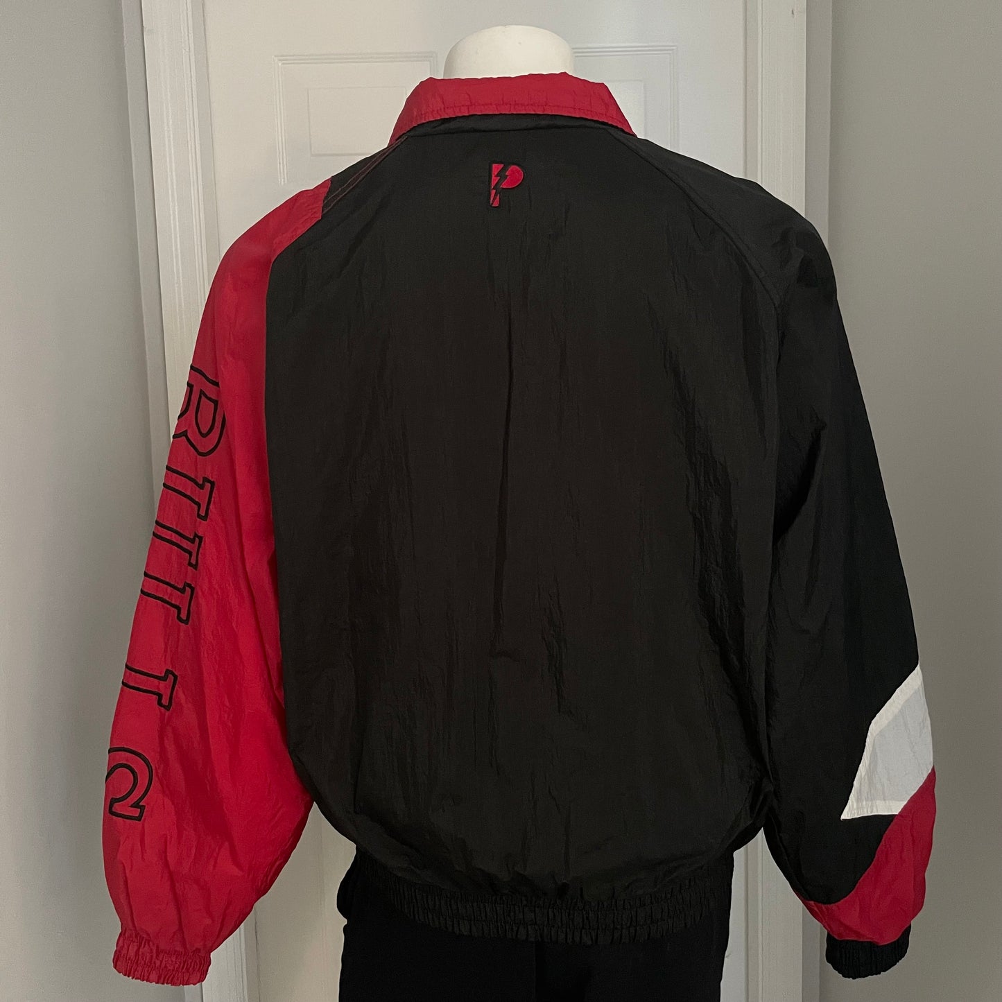 Vintage Chicago Bulls PRO PLAYER windbreaker size LARGE