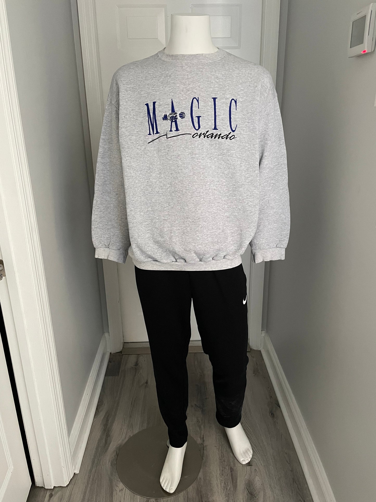 Vintage Orlando Magic embroidered sweatshirt size LARGE