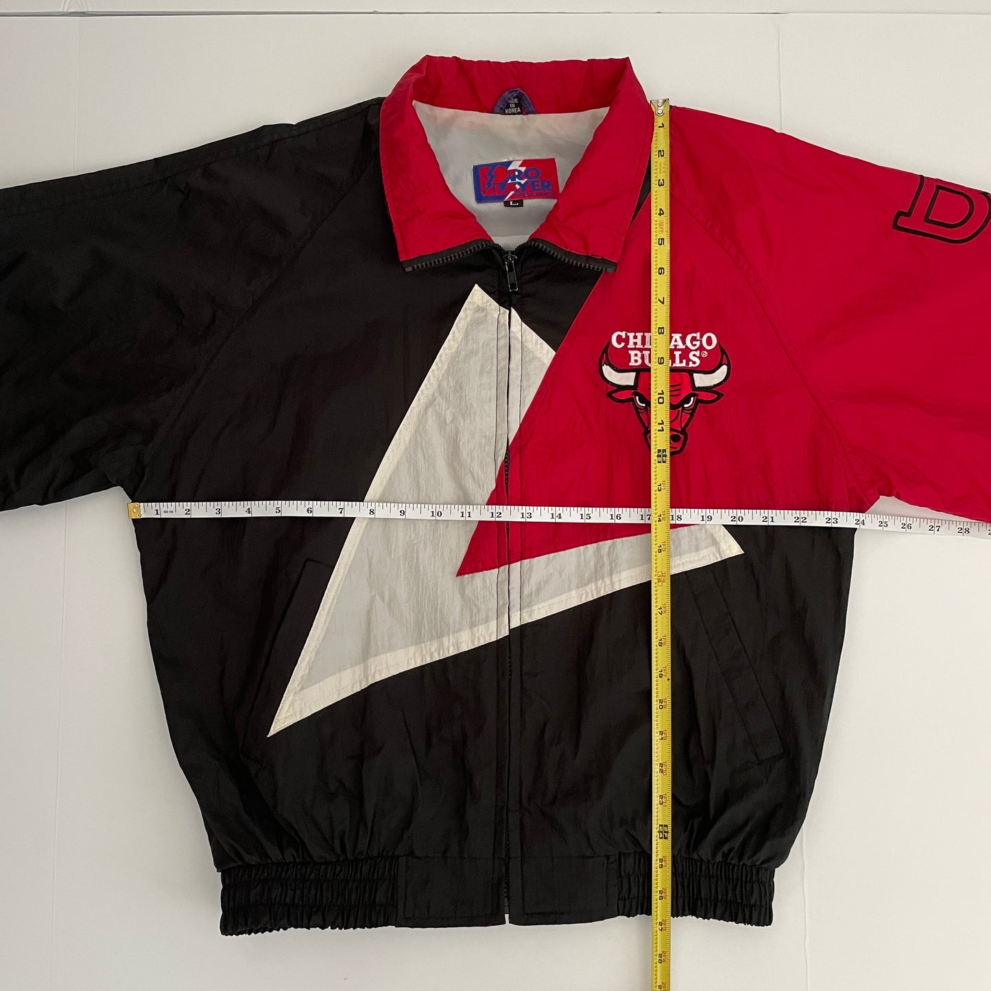 Vintage Chicago Bulls PRO PLAYER windbreaker size LARGE