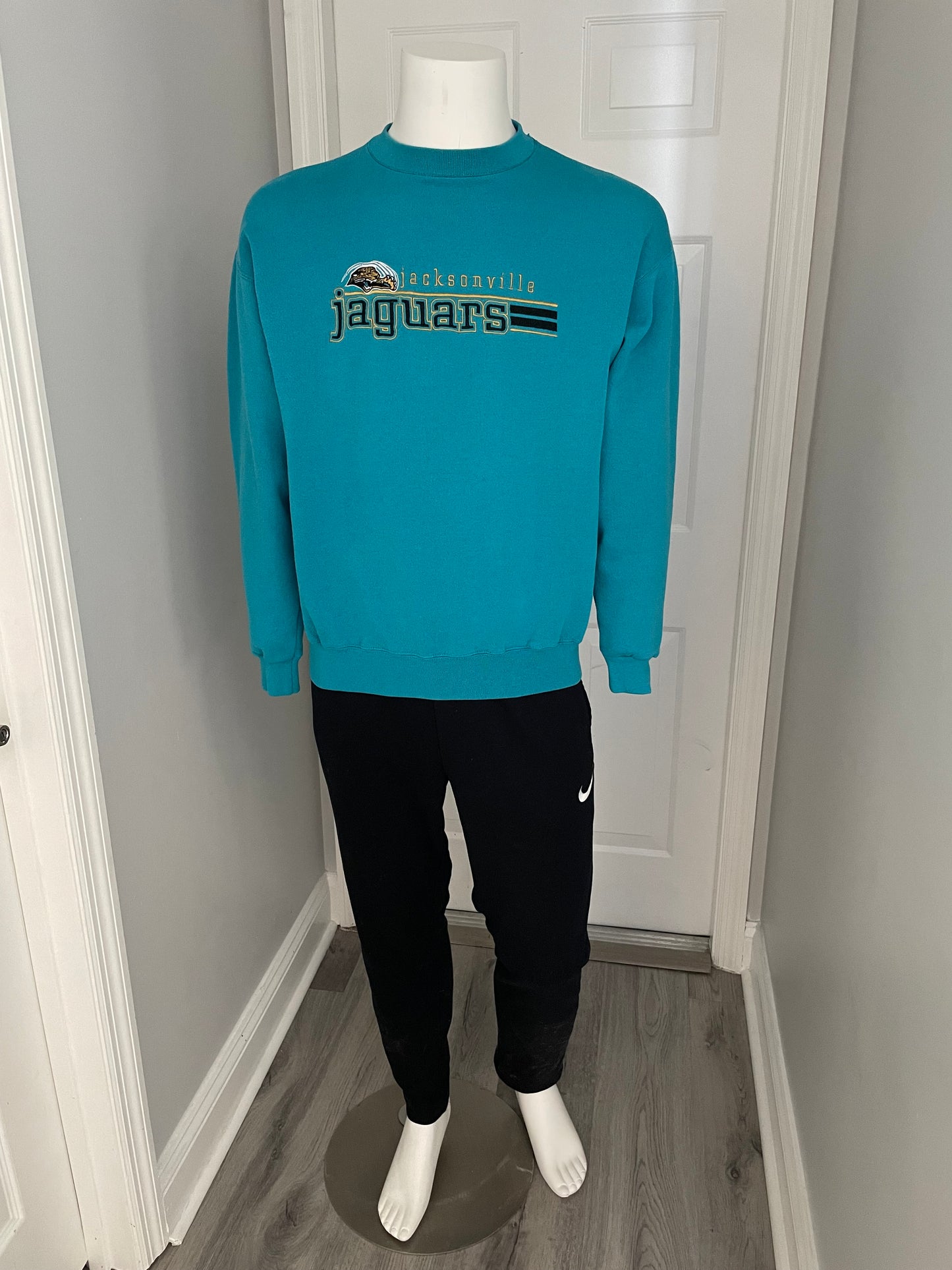 Vintage Jacksonville Jaguars embroidered sweatshirt size MEDIUM