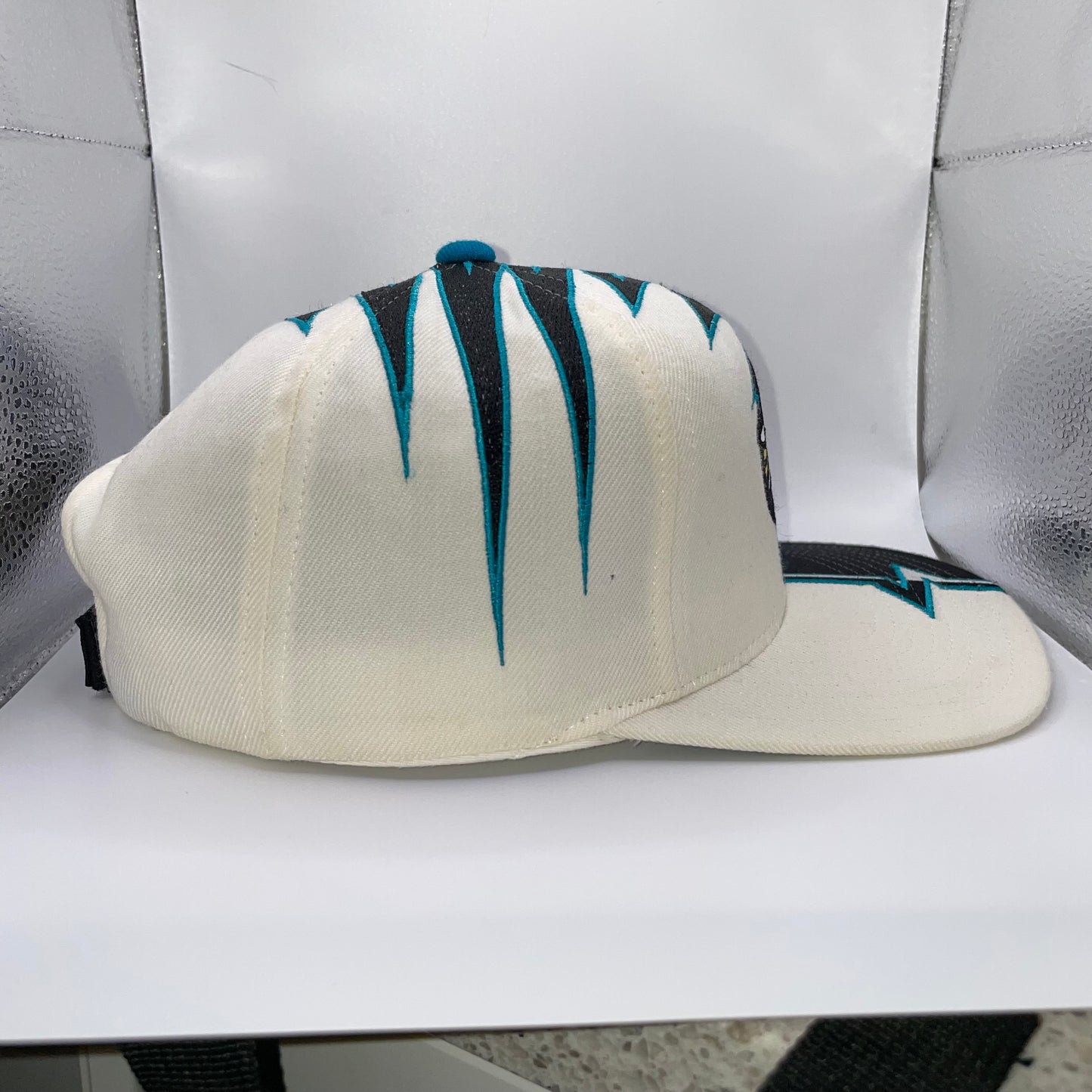 Vintage Jacksonville Jaguars STARTER "Shockwave" hat