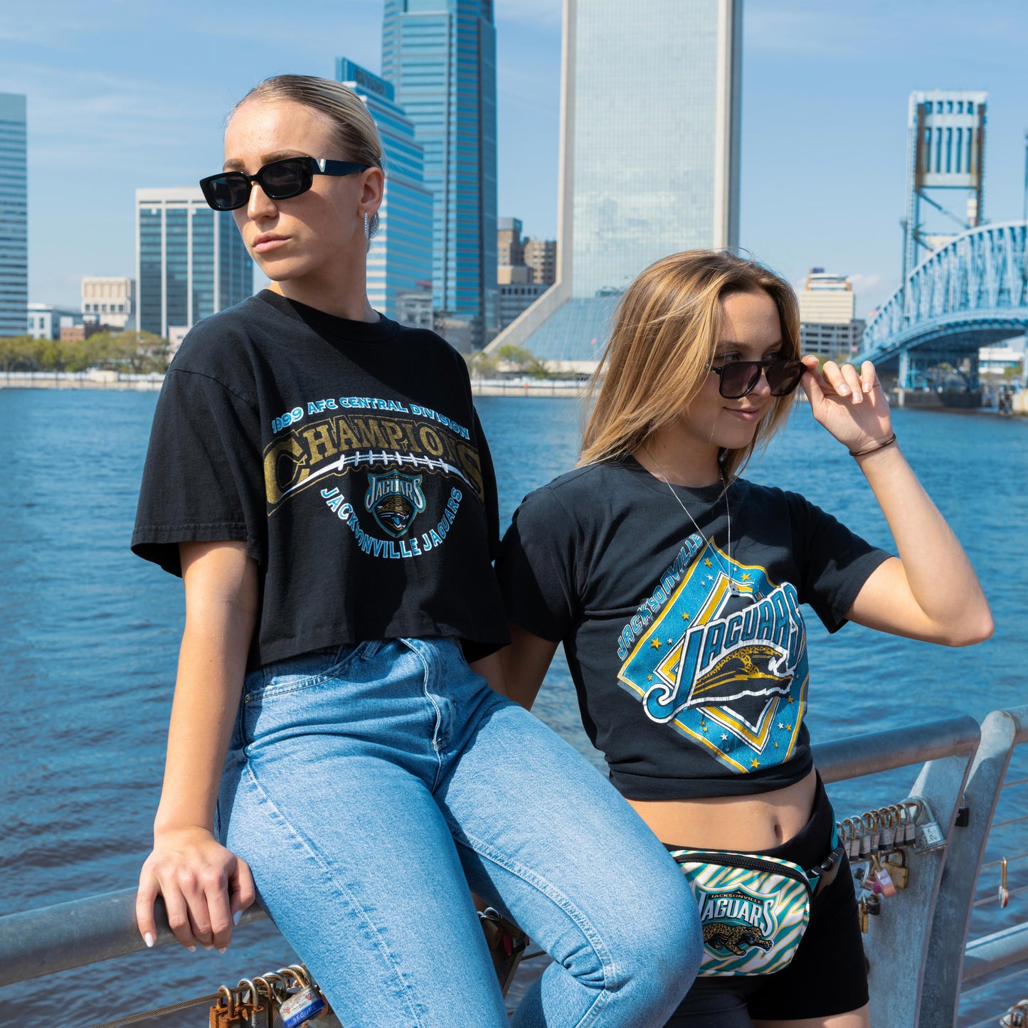 Vintage Jacksonville Jaguars 1999 LOGO ATHLETIC crop top size LARGE